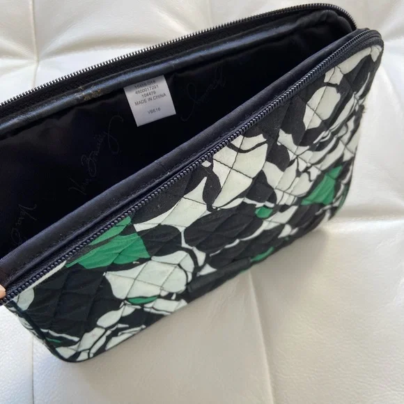 Vera Bradley Tablet Case 💚🤍🖤 - Picture 5 of 5